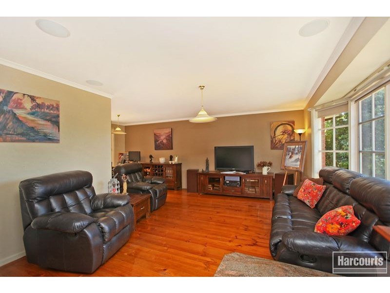 19 Hedgeley Drive, Berwick VIC 3806