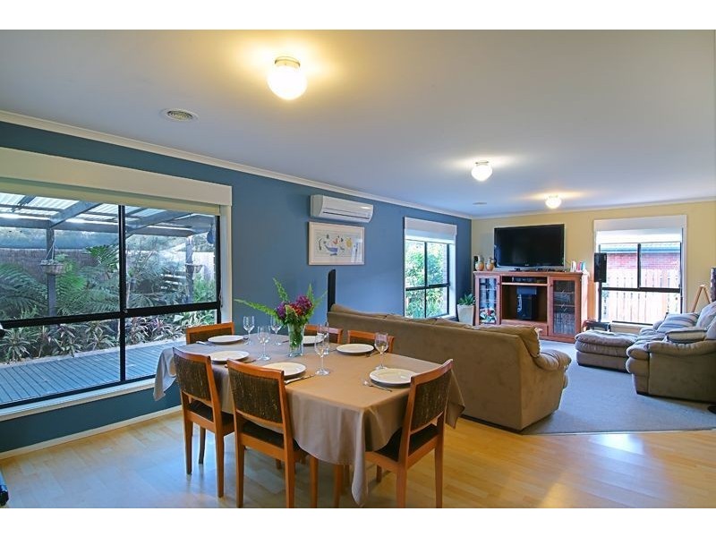 7 Sir Philip Court, Pakenham VIC 3810