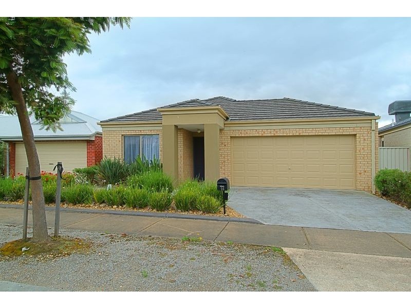 15 Buchan Green, Pakenham VIC 3810