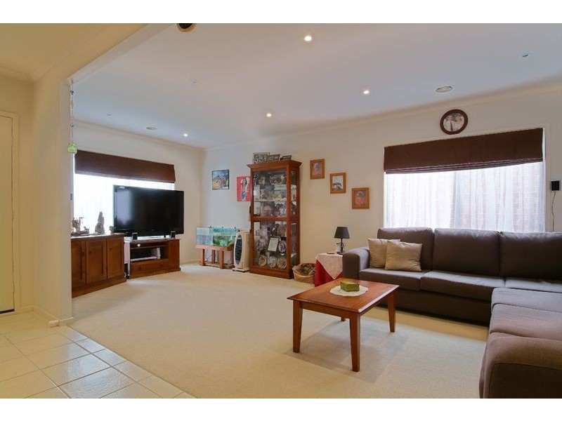 15 Buchan Green, Pakenham VIC 3810