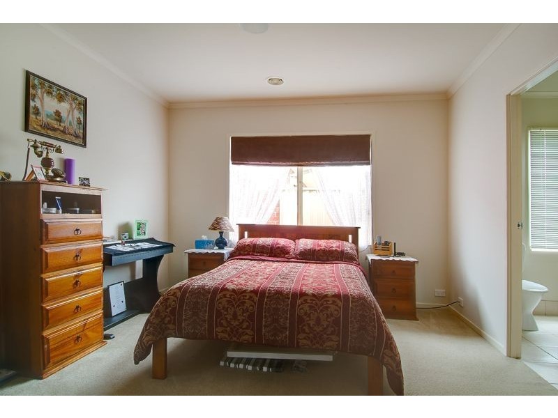 15 Buchan Green, Pakenham VIC 3810