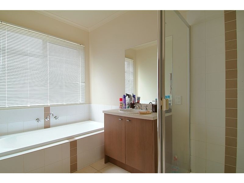 15 Buchan Green, Pakenham VIC 3810