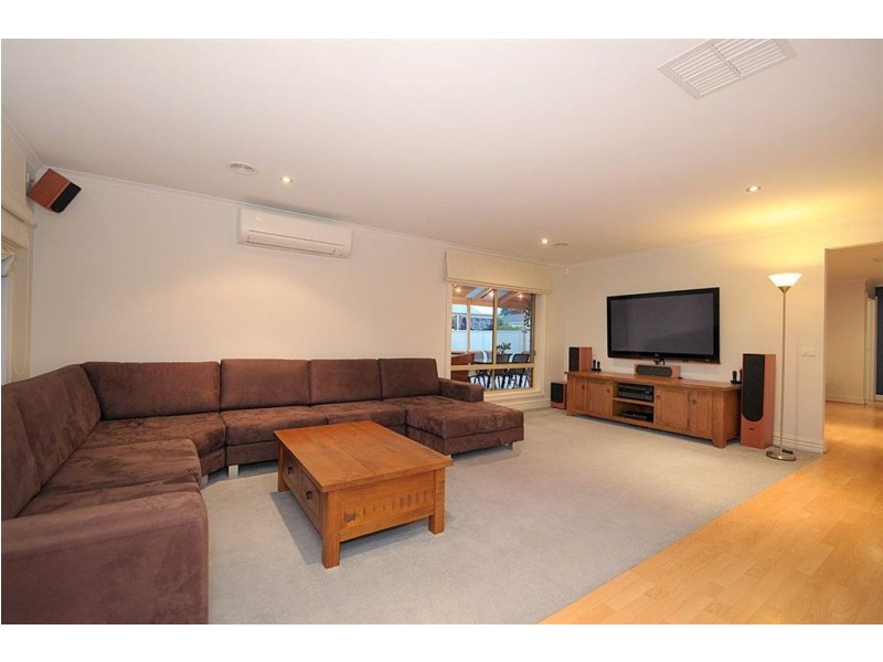 2 Latrobe Avenue, Pakenham VIC 3810