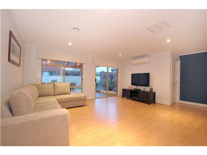 2 Latrobe Avenue, Pakenham VIC 3810