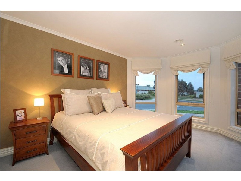 2 Latrobe Avenue, Pakenham VIC 3810