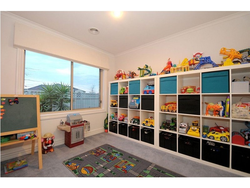 2 Latrobe Avenue, Pakenham VIC 3810