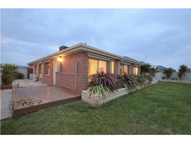 2 Latrobe Avenue, Pakenham VIC 3810