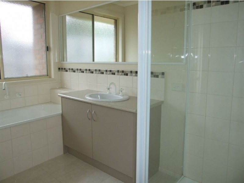 40 Manna Gum Drive, Pakenham VIC 3810