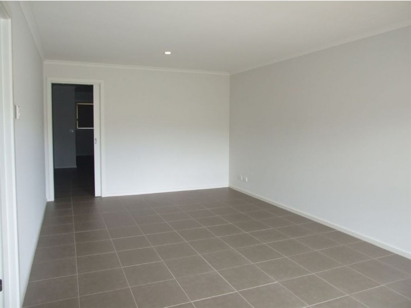 24 Melissa Way, Pakenham VIC 3810