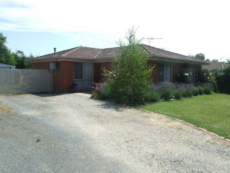 19 Smethurst Ave, Pakenham VIC 3810