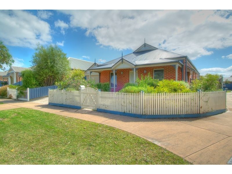21 Ironbark Circuit, Pakenham VIC 3810