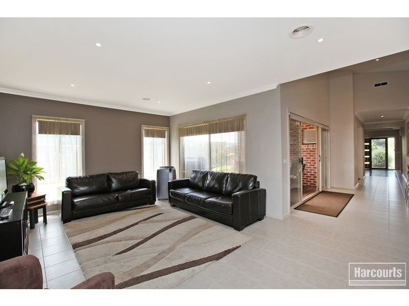 9 Mia Drive, Pakenham VIC 3810