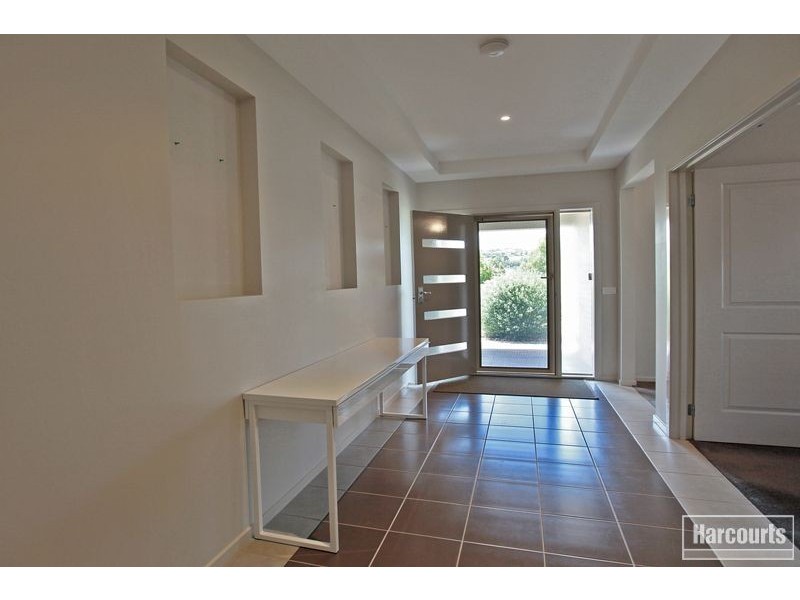 9 Mia Drive, Pakenham VIC 3810