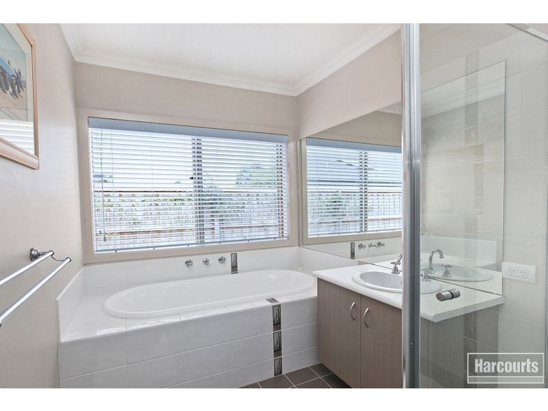 9 Mia Drive, Pakenham VIC 3810