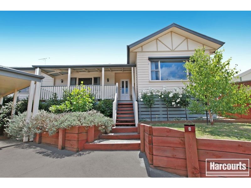 4 Jonathan Place, Pakenham VIC 3810
