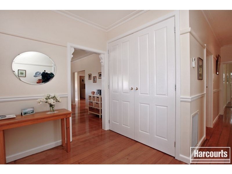 4 Jonathan Place, Pakenham VIC 3810