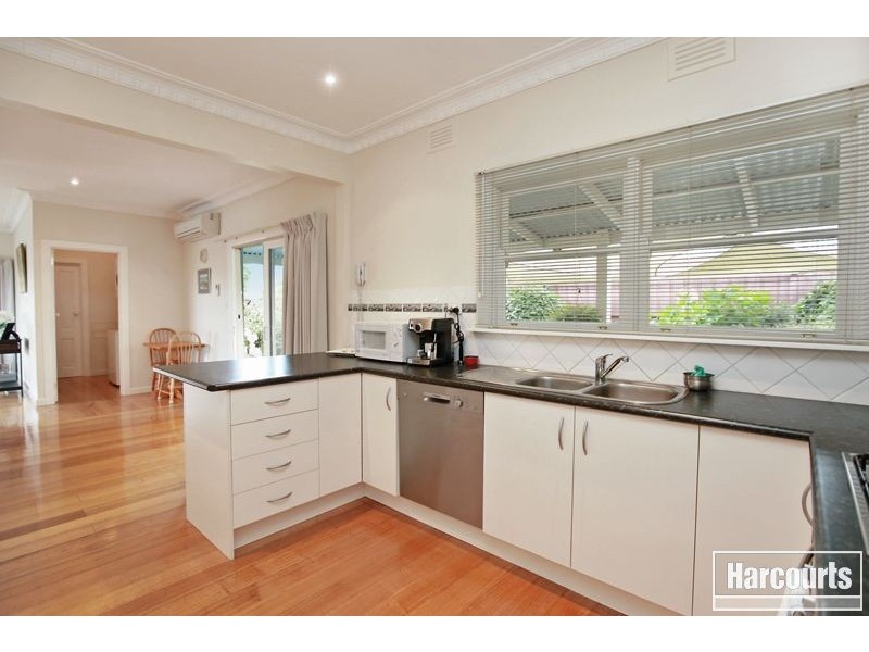 4 Jonathan Place, Pakenham VIC 3810