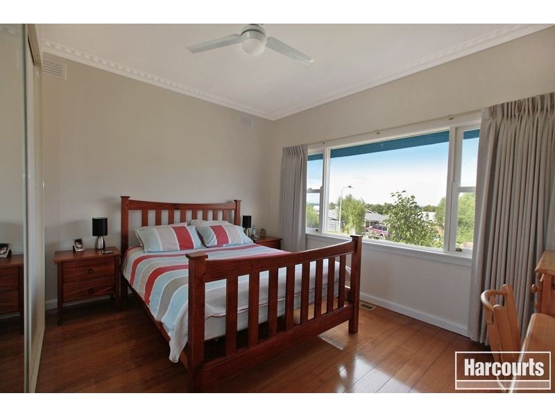 4 Jonathan Place, Pakenham VIC 3810