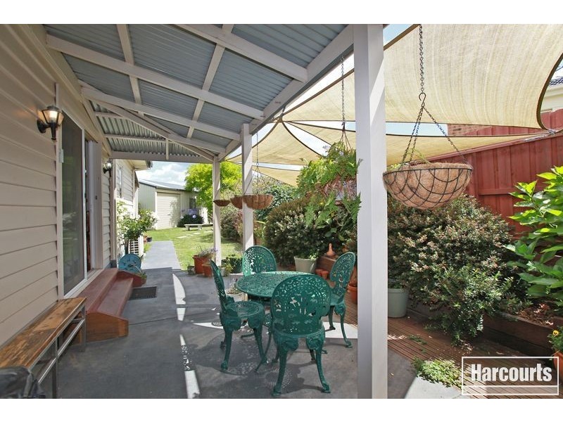 4 Jonathan Place, Pakenham VIC 3810