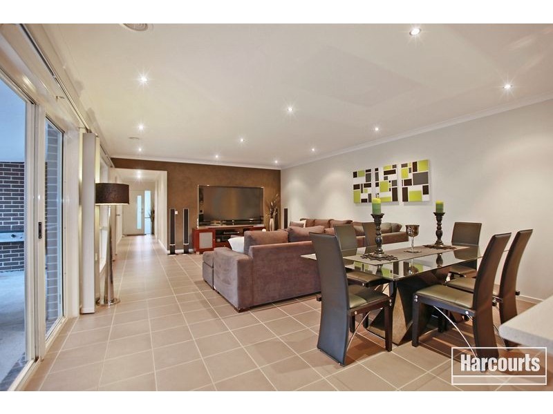 15 Britton Drive, Pakenham VIC 3810