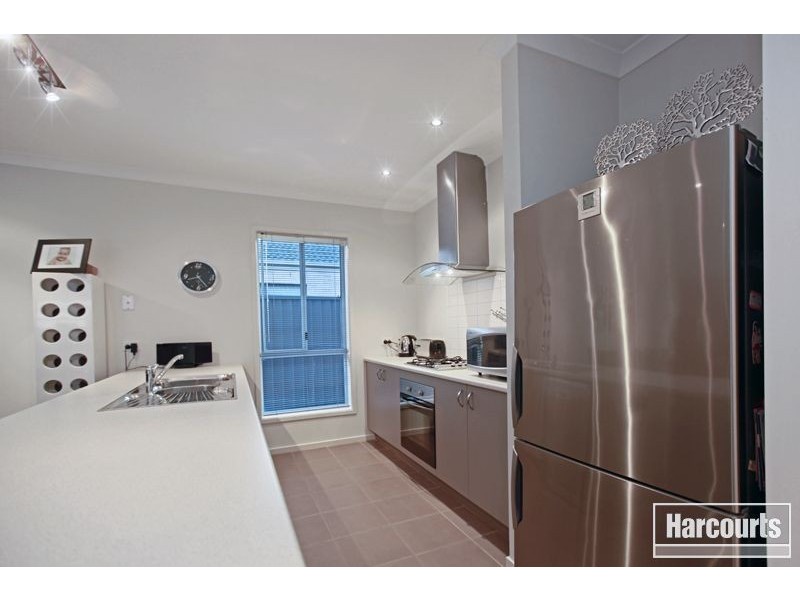 15 Britton Drive, Pakenham VIC 3810