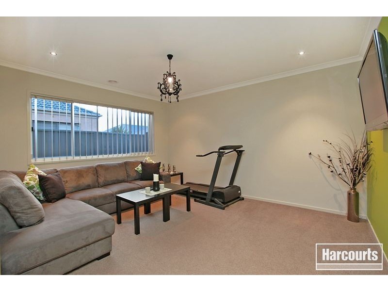 15 Britton Drive, Pakenham VIC 3810