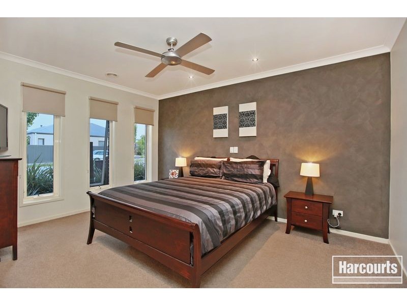 15 Britton Drive, Pakenham VIC 3810
