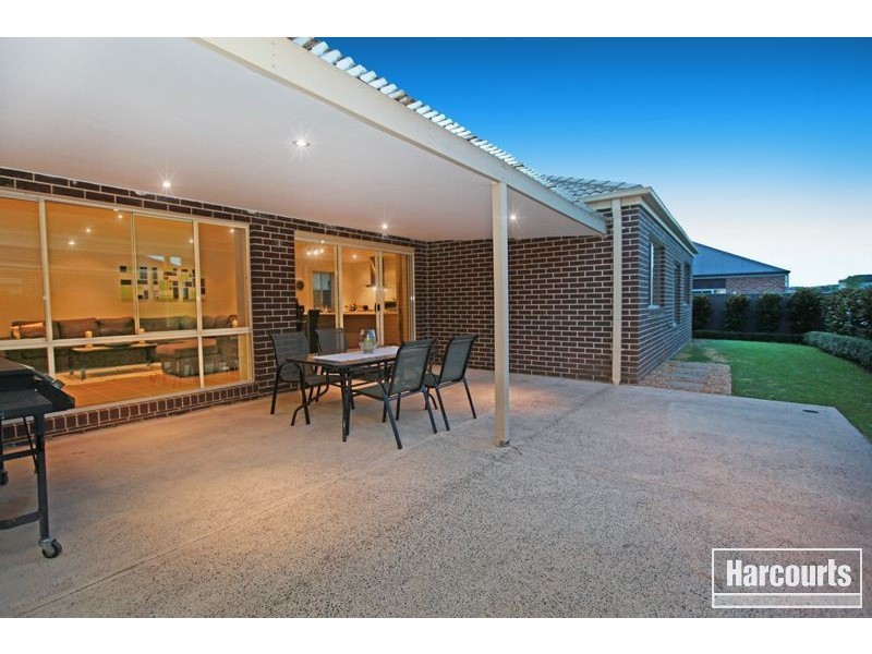 15 Britton Drive, Pakenham VIC 3810