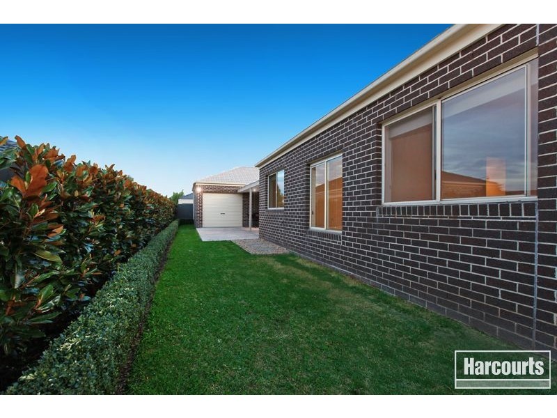 15 Britton Drive, Pakenham VIC 3810