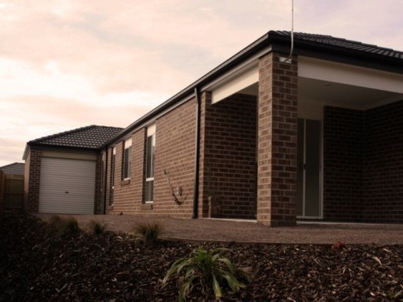 37 Manna Gum Drive, Pakenham VIC 3810