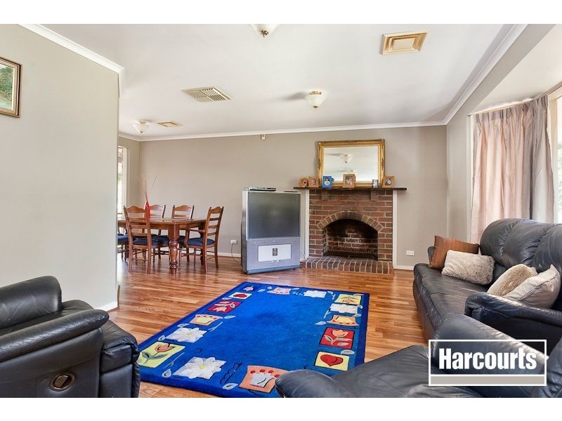 16 Osborn Grove, Pakenham VIC 3810