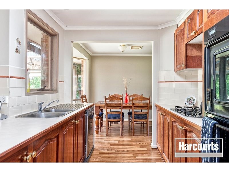 16 Osborn Grove, Pakenham VIC 3810