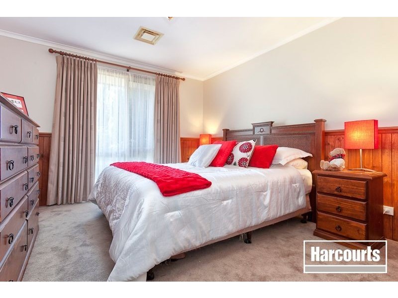 16 Osborn Grove, Pakenham VIC 3810