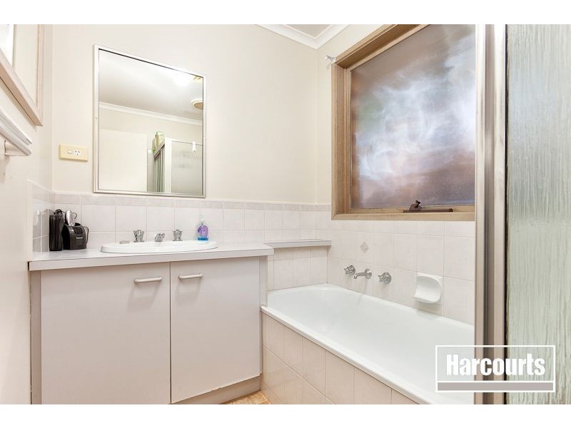 16 Osborn Grove, Pakenham VIC 3810