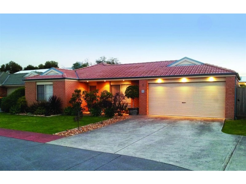 8 Capri Court, Pakenham VIC 3810
