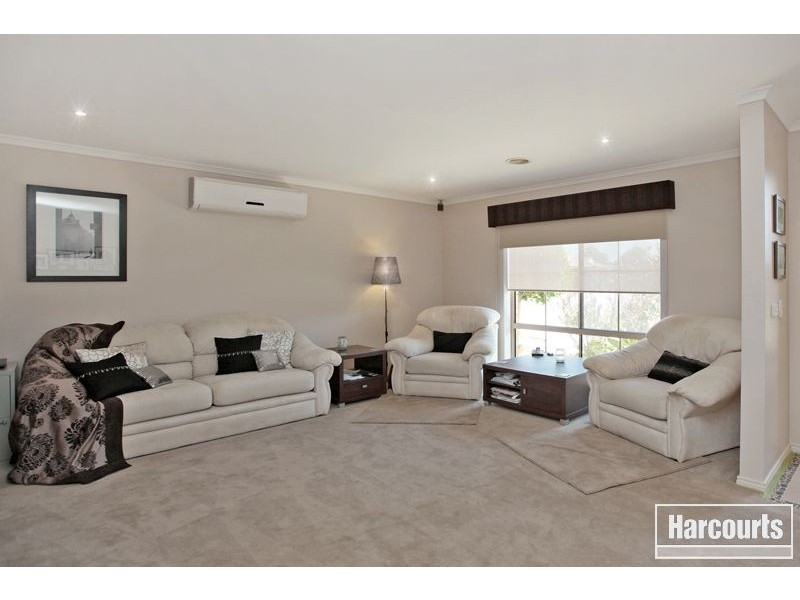 8 Capri Court, Pakenham VIC 3810