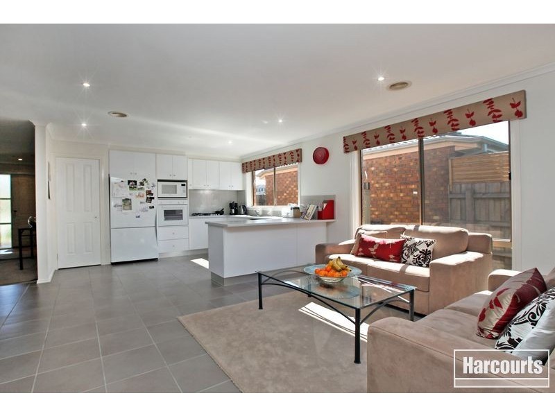 8 Capri Court, Pakenham VIC 3810