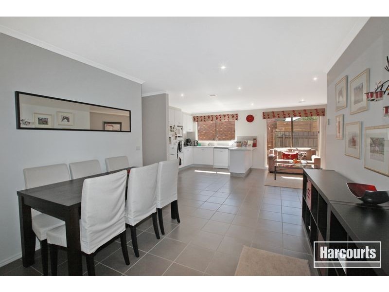 8 Capri Court, Pakenham VIC 3810