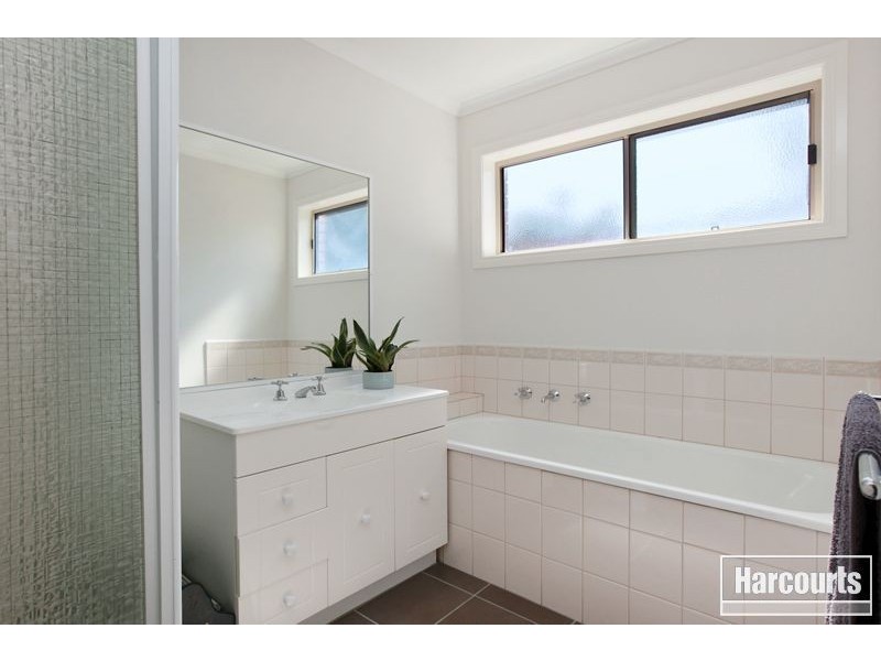 8 Capri Court, Pakenham VIC 3810