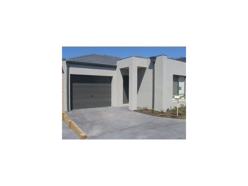 12/120 Ahern Road, Pakenham VIC 3810