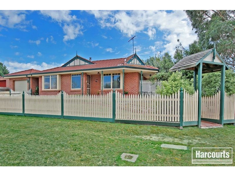 2 Montclaire Court, Pakenham VIC 3810