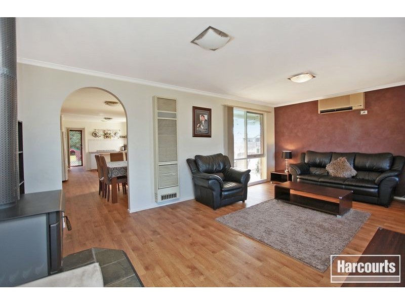 2 Montclaire Court, Pakenham VIC 3810