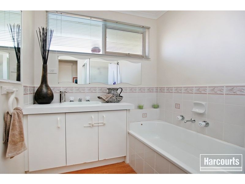 2 Montclaire Court, Pakenham VIC 3810