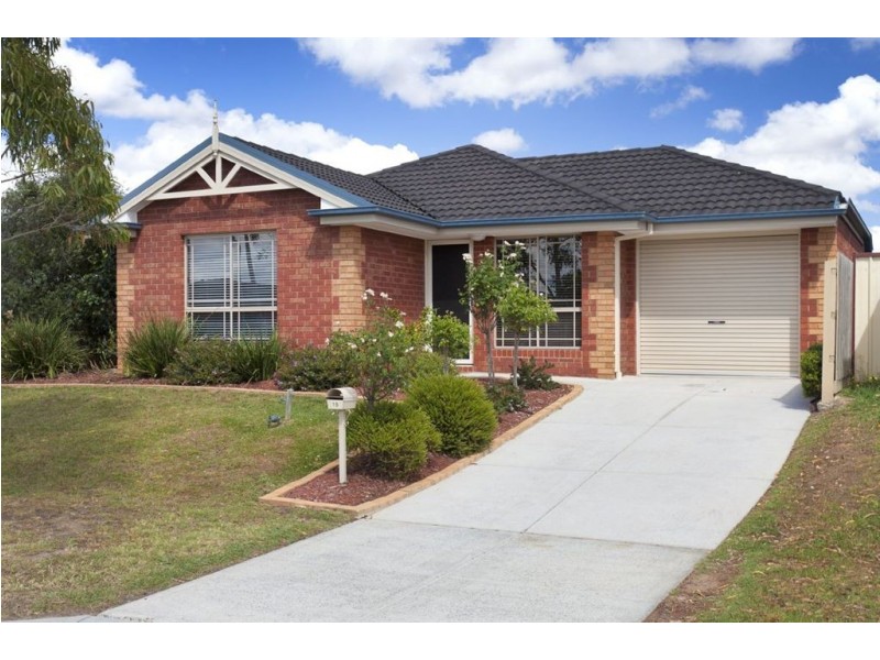 15 Sir Thomas Drive, Pakenham VIC 3810