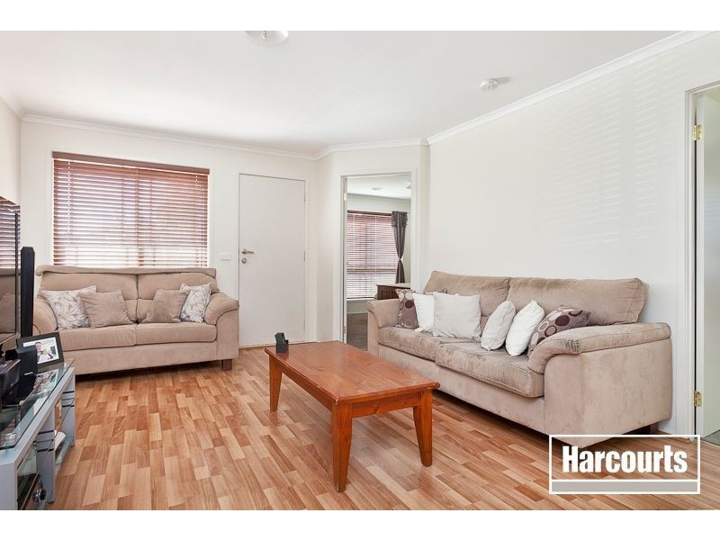 15 Sir Thomas Drive, Pakenham VIC 3810