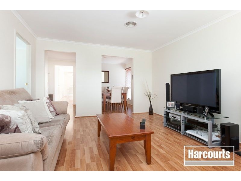15 Sir Thomas Drive, Pakenham VIC 3810