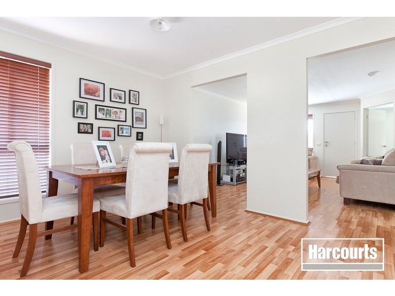 15 Sir Thomas Drive, Pakenham VIC 3810