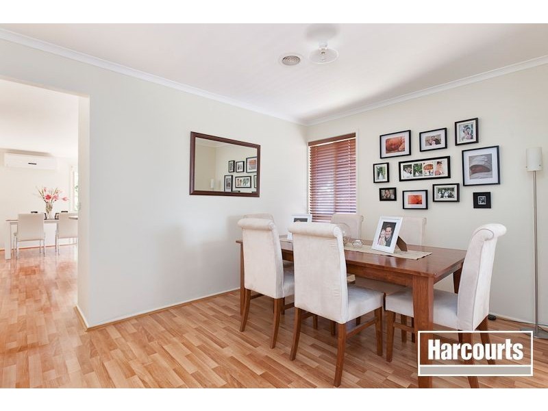 15 Sir Thomas Drive, Pakenham VIC 3810