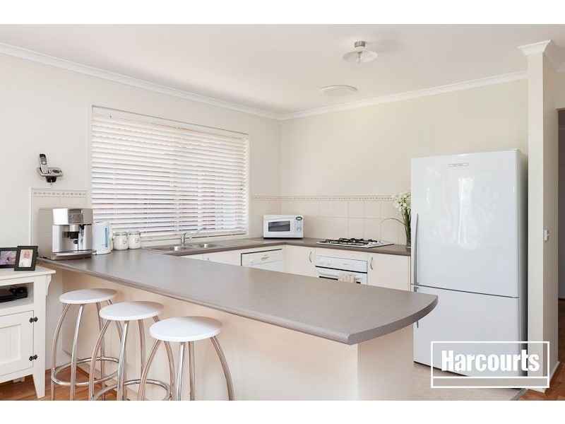 15 Sir Thomas Drive, Pakenham VIC 3810