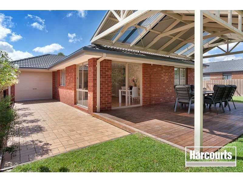 15 Sir Thomas Drive, Pakenham VIC 3810
